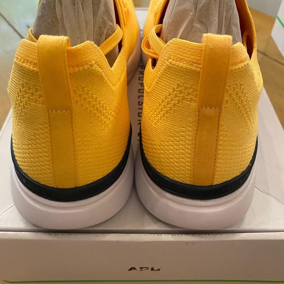 APL Men’s Yellow Techloom Breeze Athletic Sneakers Marigold Lightweight NEW 11.5 - Picture 3 of 16